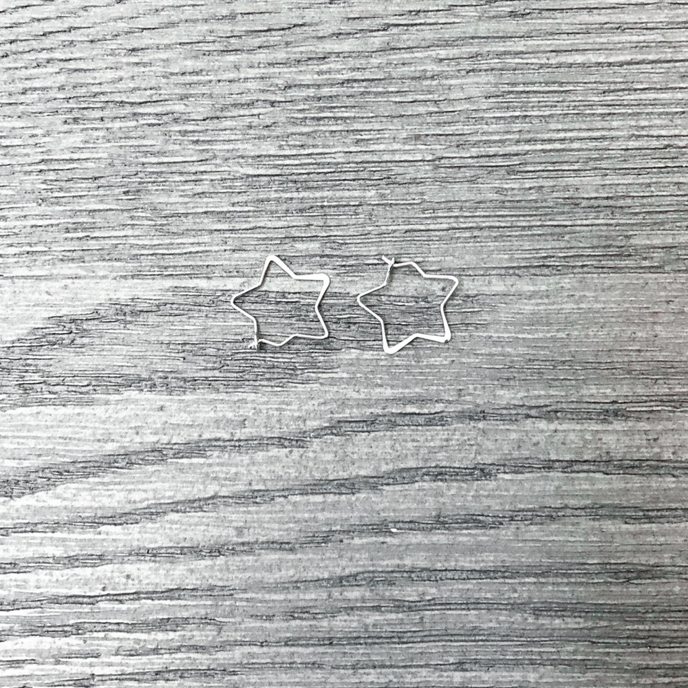 Brandy Melville Star Earrings Silver NW